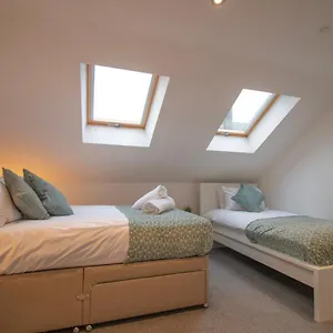https://central-private-townhouse-three-bedrooms-by-property-promise.cardiffhotelswales.com