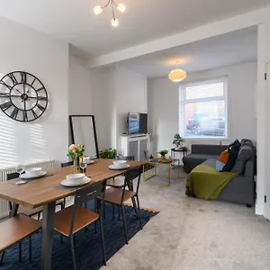  Holiday home Asher By Koya Homes - 2-bedroom Home, Downtown Barry, Free Parking